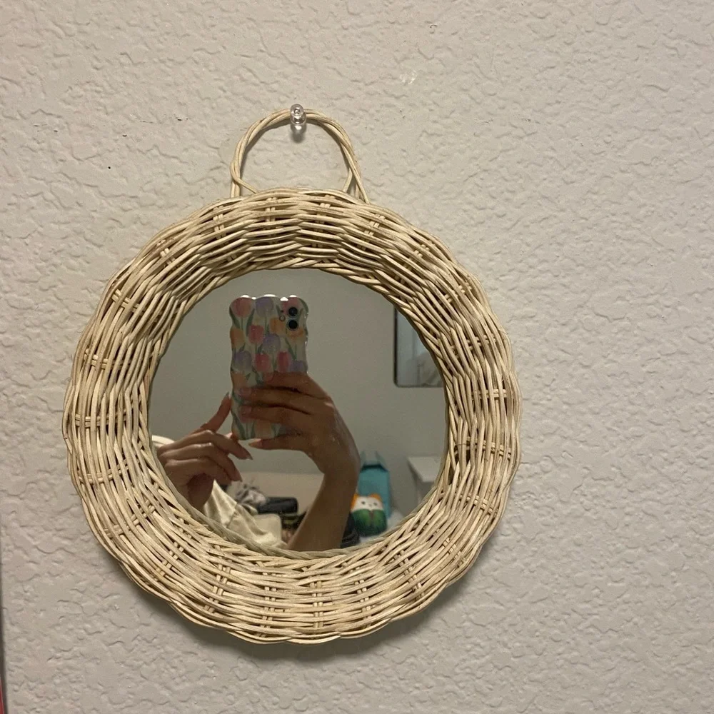 N/A woven circle